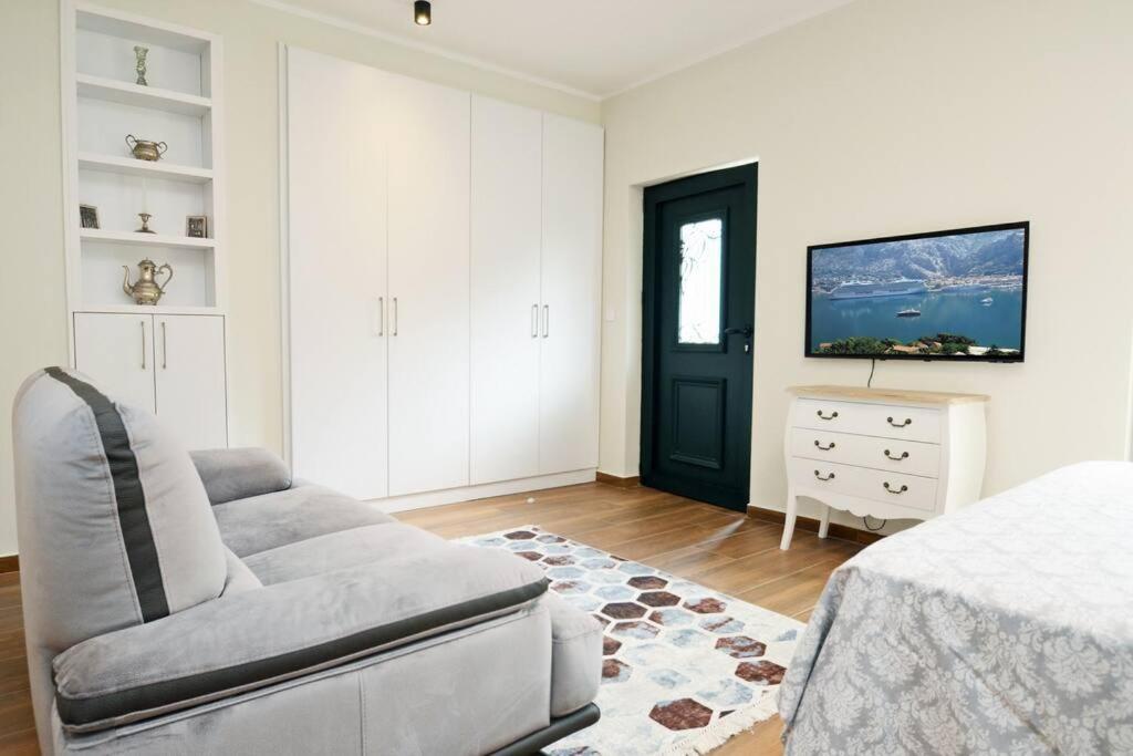 Urban Escape For Two In Kotor Appartement Buitenkant foto