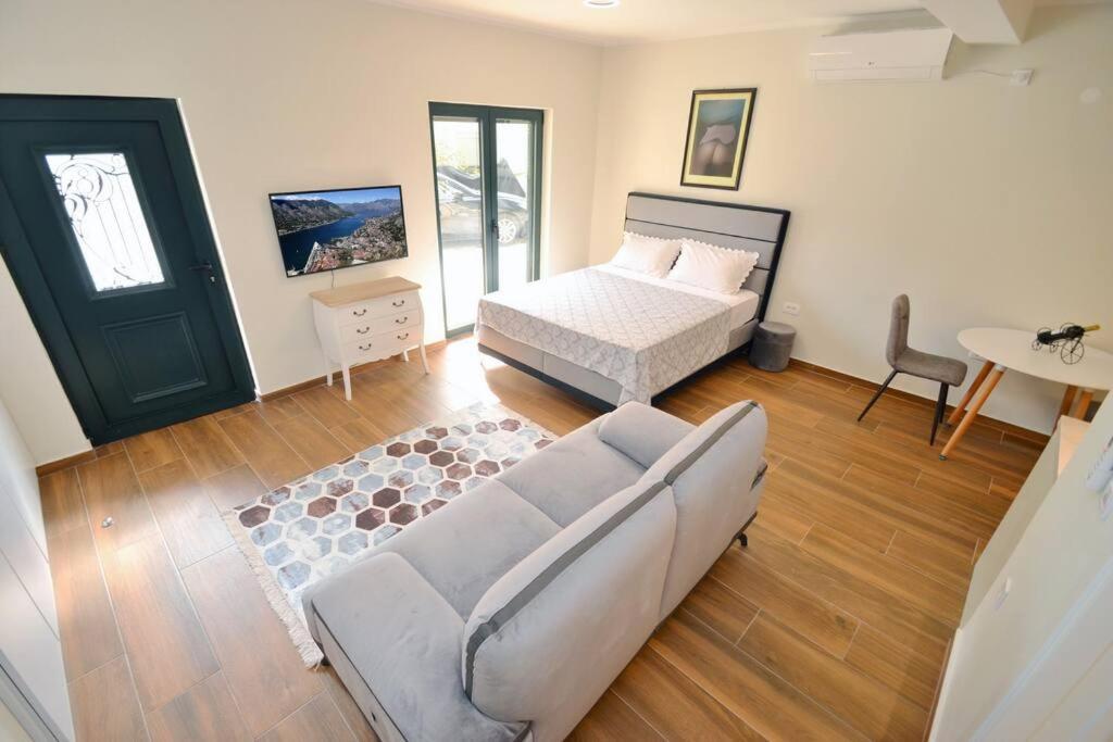 Urban Escape For Two In Kotor Appartement Buitenkant foto